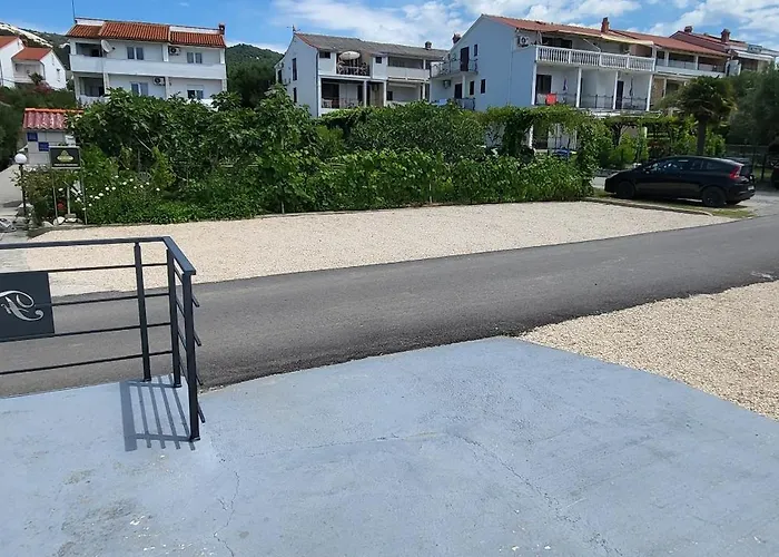 ゲストハウス Double Banjol 2008b